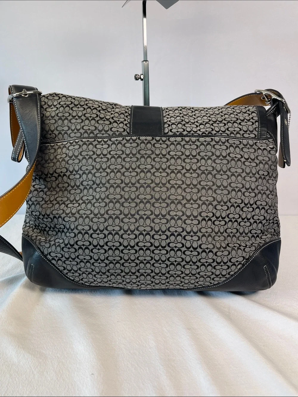 Coach  G3K-5706 1993 Vintage Small C Signature Messenger Saddle Bag